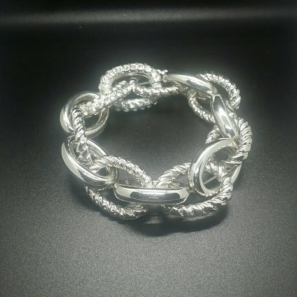 Stylish Bold Chunky Chain Interlocking Link Bracelet Silver (NWOT)
